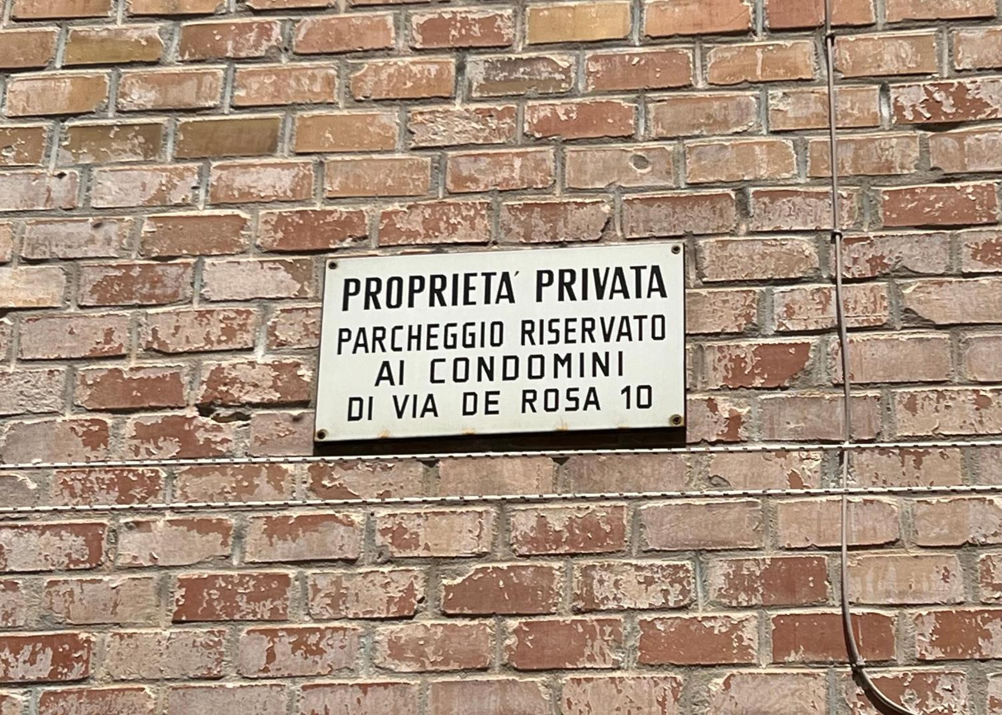 Charming Apartment Near Saragozza ボローニャ エクステリア 写真
