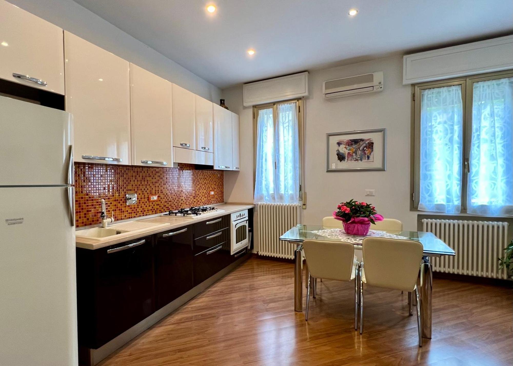 Charming Apartment Near Saragozza ボローニャ エクステリア 写真